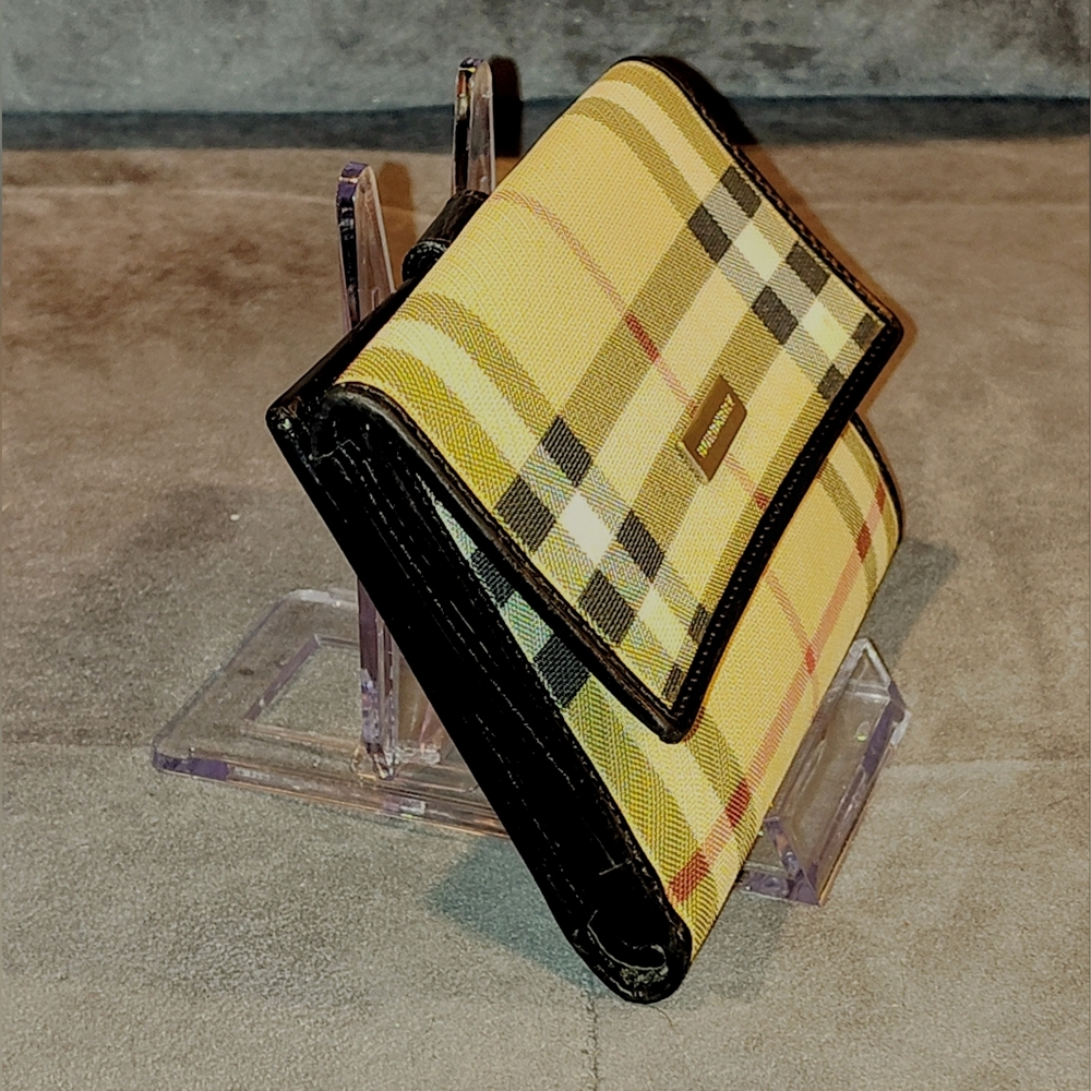 BURBERRY VINTAGE NOVA CHECK COATED CANVAS & PATENT LEATHER BI-FOLD SNAP WALLET - Picture 8 of 17